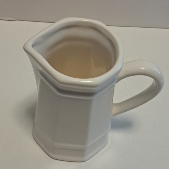 Pfaltzgraff Stoneware Heritage White Creamer 5" 10oz. - Picture 3 of 4